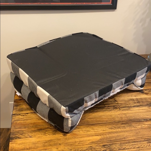 Boots & Barkley Cat/Dog Bed - Picture 3 of 3